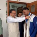 एशियन गेम्स में कांस्य पदक जीतने वाले बॉक्सर कपिल पोखरिया ने मुख्यमंत्री धामी से की भेंट