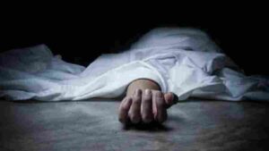 gopalganj_woman_dead_body_found_hanging_on_tree_family_says_husband_killed_him_trying_to_show_murder_1658329442_resize_2_compress87.jpg